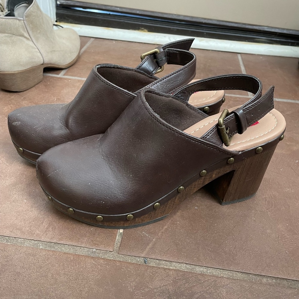 Size 7.5 Union Bay Brown Clog Heels